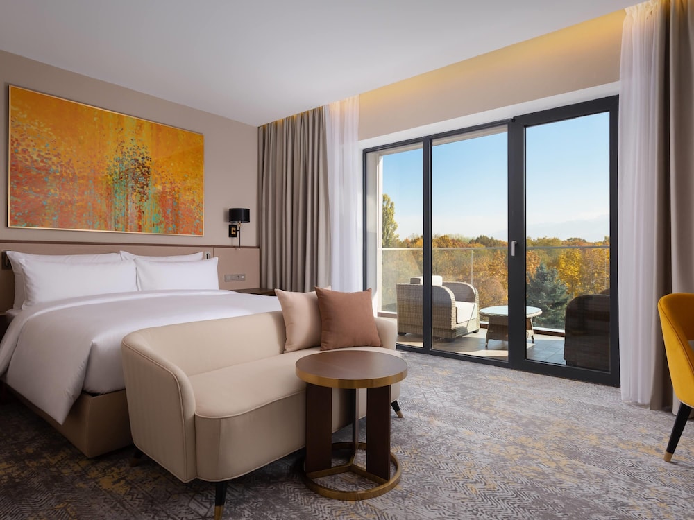Habitación Deluxe, 1 cama de matrimonio grande, vistas a la montaña del hotel Swissôtel Wellness Resort Alatau Almaty