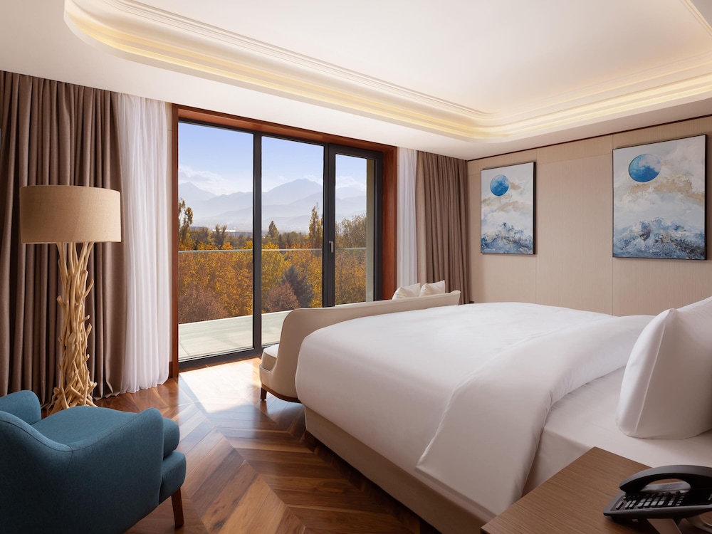 Suite presidencial, 1 cama de matrimonio grande del hotel Swissôtel Wellness Resort Alatau Almaty