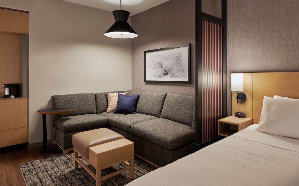 Suite Especial con Cocina de un Dormitorio | Cama King (Más Cama Sofá) del hotel Hyatt House Sacramento Airport - Natomas