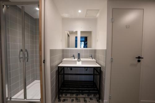 Habitación Compartida Mixta de 6 camas del hotel Beau M Paris - Hostel. Foto 7