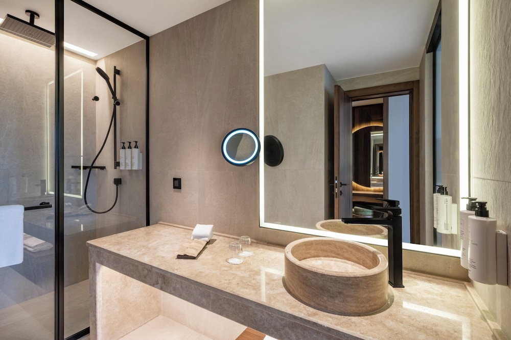 Swiss, Habitación Business con 2 camas individuales, 2 camas individuales del hotel Swissôtel Tbilisi. Foto 4