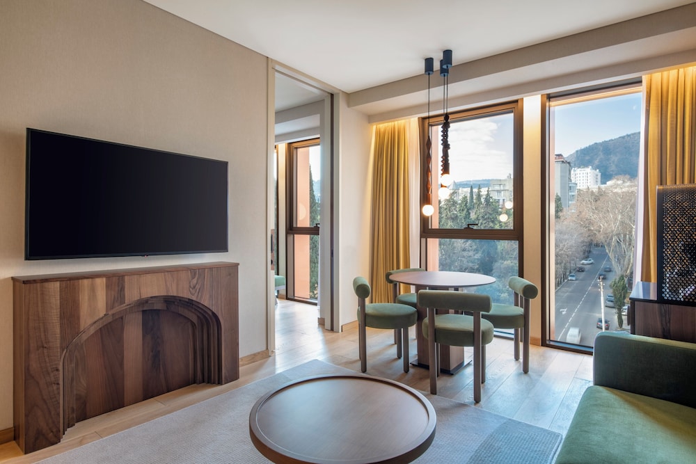 Suite del hotel Swissôtel Tbilisi. Foto 4