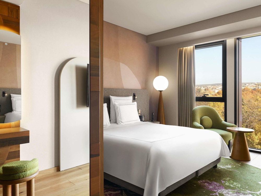 Swiss, Habitación superior, 1 cama de matrimonio del hotel Swissôtel Tbilisi. Foto 5