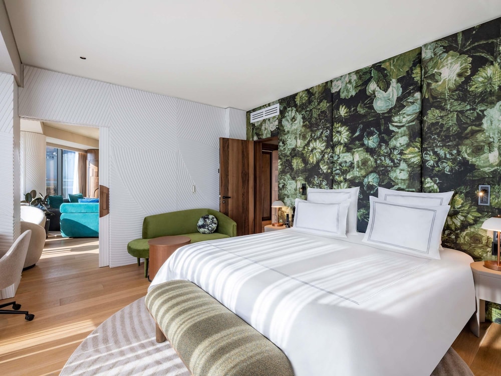 Suite presidencial, 1 cama de matrimonio grande, terraza del hotel Swissôtel Tbilisi. Foto 4