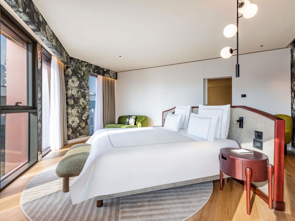 Suite presidencial, 1 cama de matrimonio grande del hotel Swissôtel Tbilisi. Foto 1