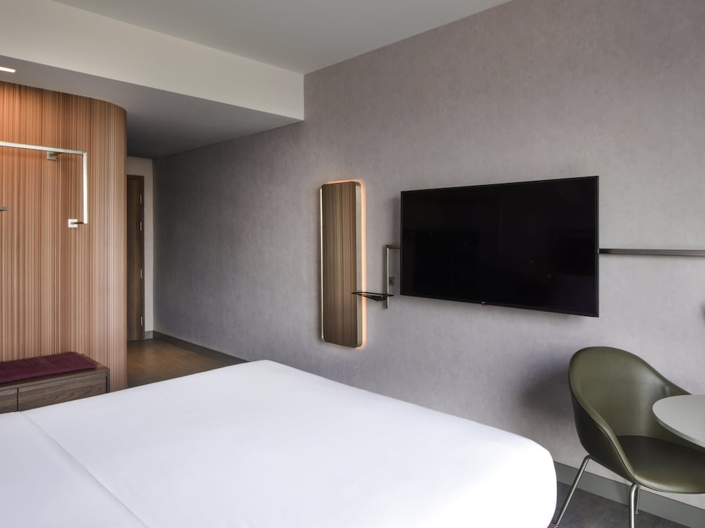 Habitación estándar con 2 camas individuales del hotel Novotel Kinshasa La Gombe. Foto 1