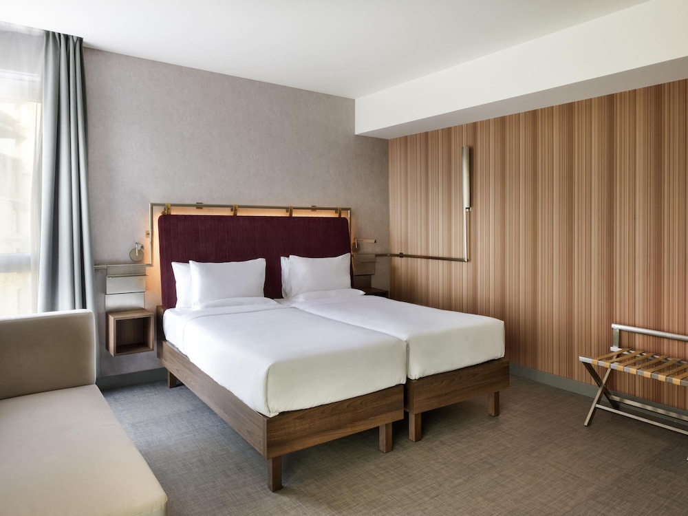 Habitación estándar con 2 camas individuales del hotel Novotel Kinshasa La Gombe. Foto 5