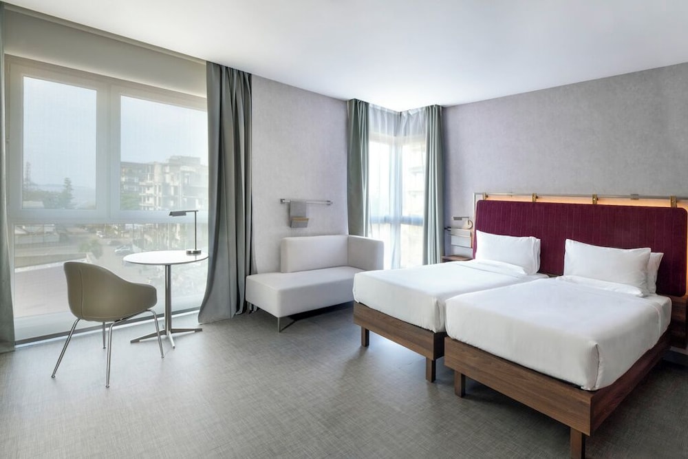 Habitación estándar con 2 camas individuales del hotel Novotel Kinshasa La Gombe. Foto 6