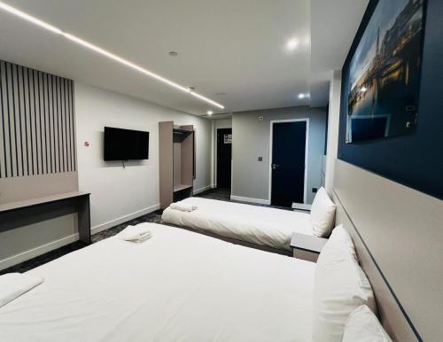 Habitación Triple Deluxe del hotel Ilford Grand Hotel. Foto 1