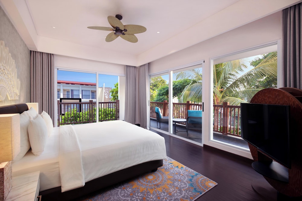 Suite Ejecutiva con Cama King Size del hotel Grand Mercure Bali Seminyak. Foto 1