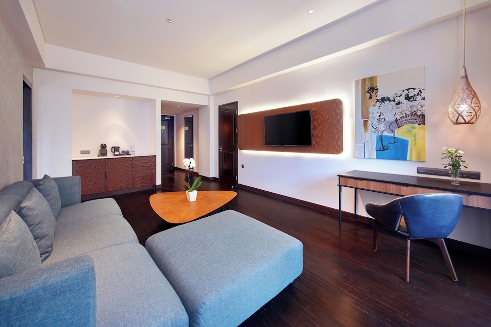 Suite Ejecutiva con Cama King Size del hotel Grand Mercure Bali Seminyak. Foto 11
