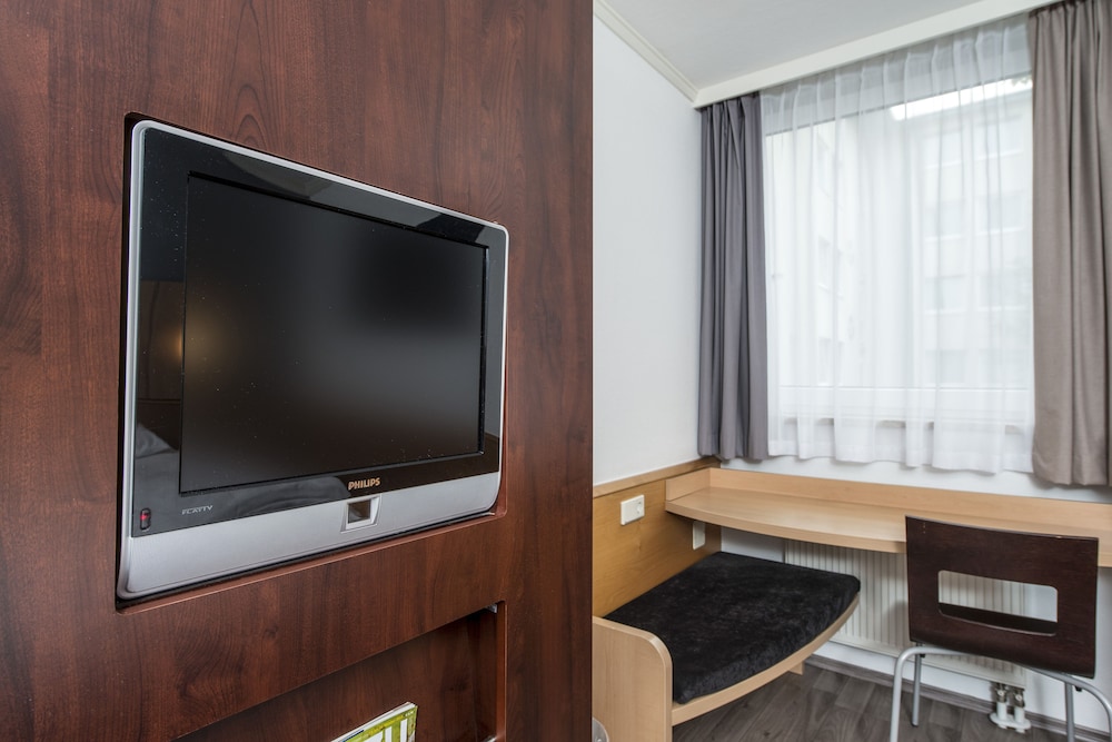Habitación estándar con 1 cama doble de 63x79 pulgadas (160x200 cm), nuevo concepto Sleep Easy del hotel Ibis Leipzig Nord Ost. Foto 6