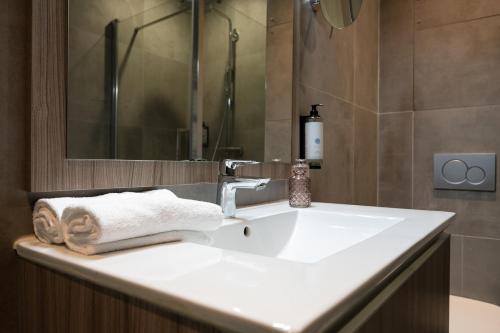 Habitación Doble del hotel NEMEA Appart Paris Levallois. Foto 12