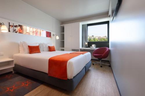 Habitación Individual Superior del hotel Star Inn Porto. Foto 1