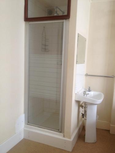 Habitación Doble con baño compartido - 2 camas del hotel Crystal Lodge. Foto 1