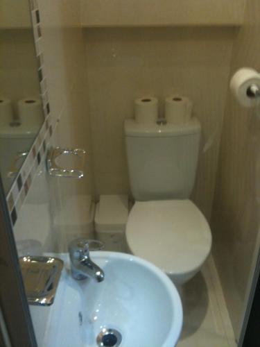 Habitación Doble con baño privado del hotel Crystal Lodge. Foto 3