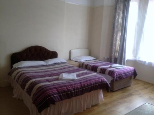 Habitación Triple con baño compartido del hotel Crystal Lodge. Foto 1