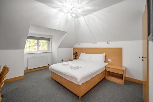 Habitación doble con baño privado del hotel Flexistay Aparthotel Sutton