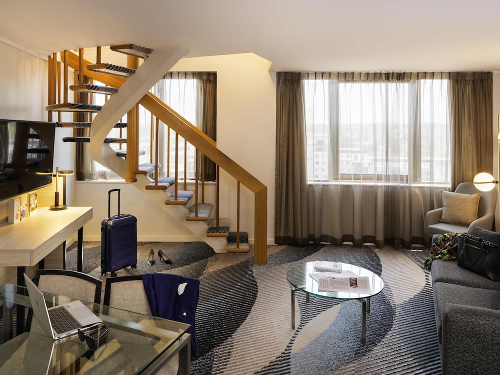 Suite Deluxe King Spa del hotel Novotel Sydney Parramatta. Foto 11