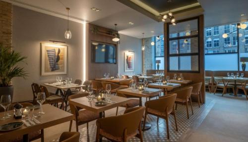 Habitación Executive con cama extragrande del hotel Maldron Shoreditch London. Foto 4