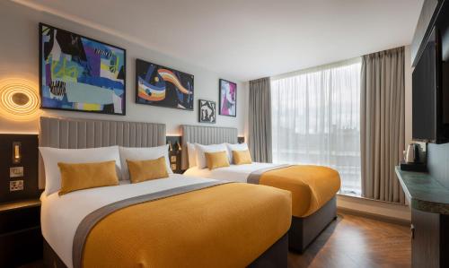 Habitación Doble Ejecutiva - 2 camas dobles del hotel Maldron Shoreditch London. Foto 2