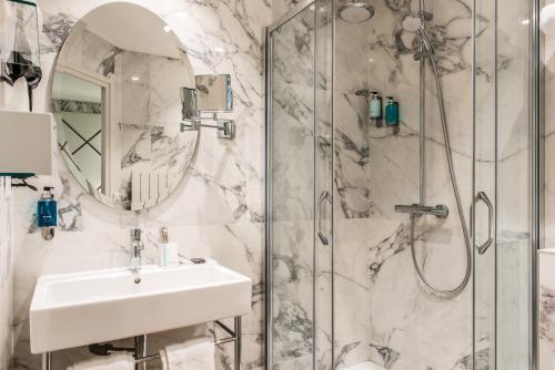Dos habitaciones adyacentes del hotel Jardin le Brea