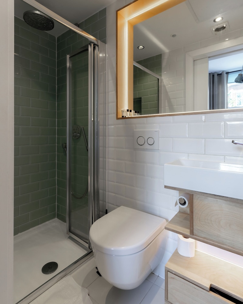 Estudio básico, baño privado del hotel Kensington Stay. Foto 46
