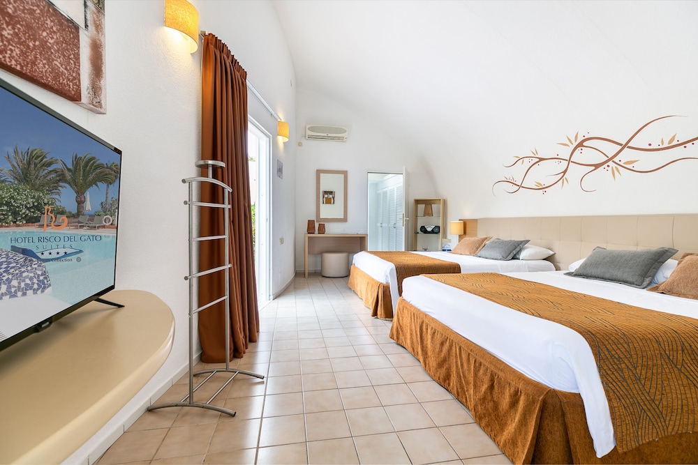 Suite, patio privado y terraza del hotel LIVVO Risco del Gato Suites