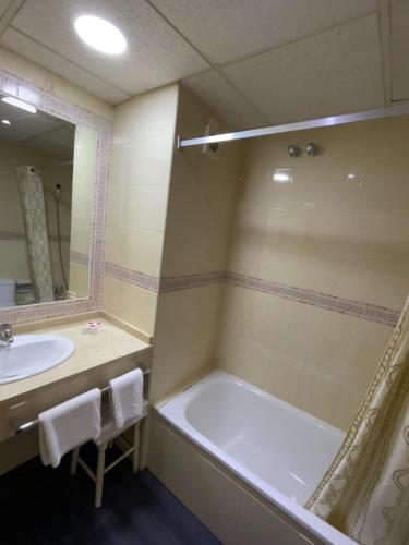 Habitación Triple del hotel Condedu Badajoz. Foto 10