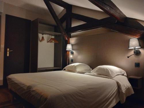 Habitación cuádruple del hotel Hôtel Royal Montreuil. Foto 4