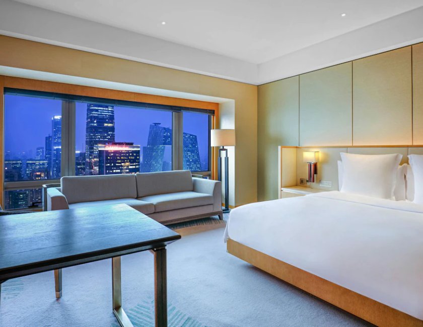1 Cama King Size con vistas a la Torre CBD del hotel Park Hyatt Beijing. Foto 2