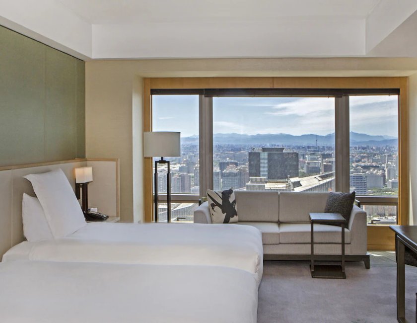 2 Camas individuales con vistas a la Avenida Chang'an del hotel Park Hyatt Beijing. Foto 3