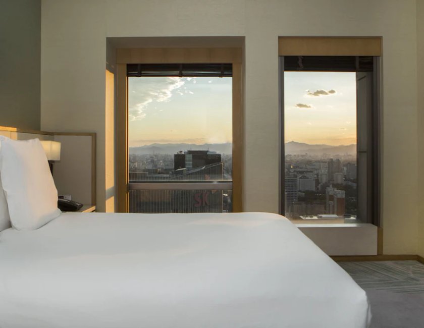 Habitación Deluxe, 1 cama de matrimonio grande, vistas a la ciudad del hotel Park Hyatt Beijing. Foto 3