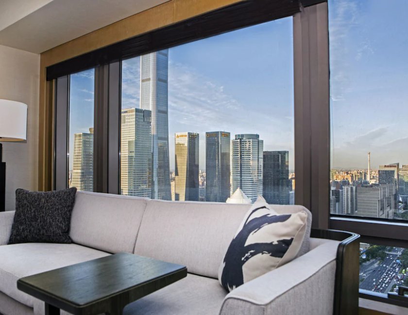 2 Camas individuales con vistas a la Torre Citic del hotel Park Hyatt Beijing. Foto 1