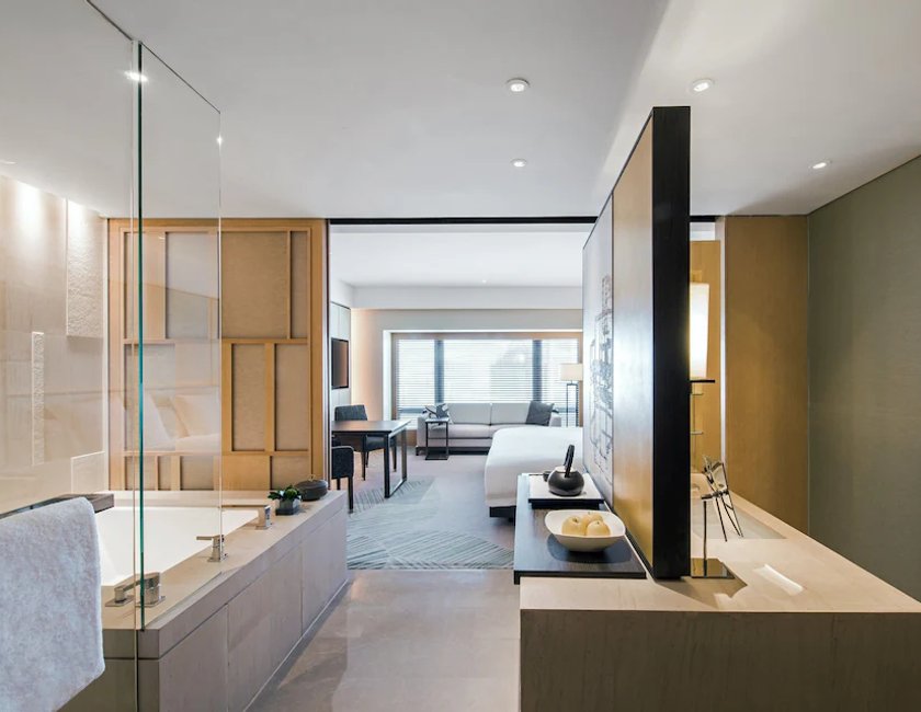 2 Camas individuales con vistas a la Torre Citic del hotel Park Hyatt Beijing. Foto 6