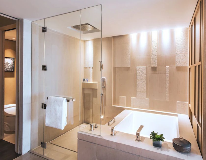 2 Camas individuales con vistas a la Torre Citic del hotel Park Hyatt Beijing. Foto 8