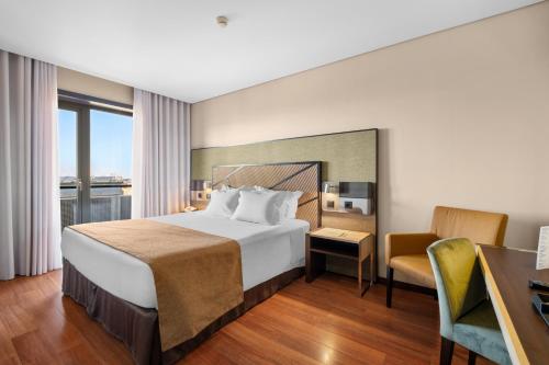 Habitación Doble con balcón del hotel Axis Porto Business and Spa. Foto 6