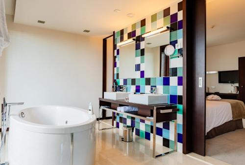 Suite Superior del hotel Axis Porto Business and Spa. Foto 1