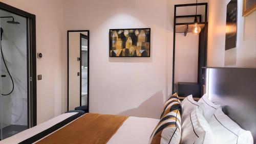Habitación Doble del hotel Star Champs Elysées. Foto 4
