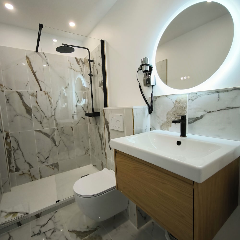 Habitación superior con 2 camas individuales del hotel Le Twelve. Foto 3