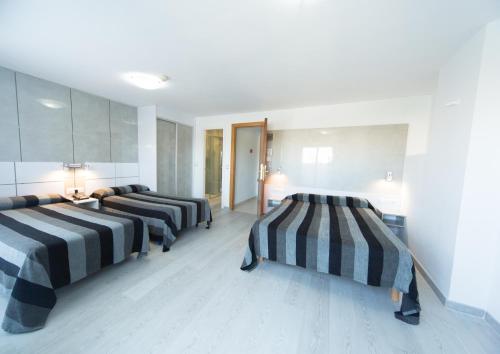 Habitación Cuádruple Clásica del hotel Sol Playa. Foto 3