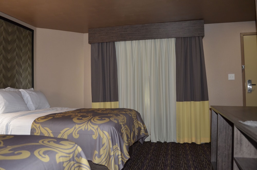 Habitación, 2 camas de matrimonio del hotel AArya By Niagara Fashion Outlets. Foto 5