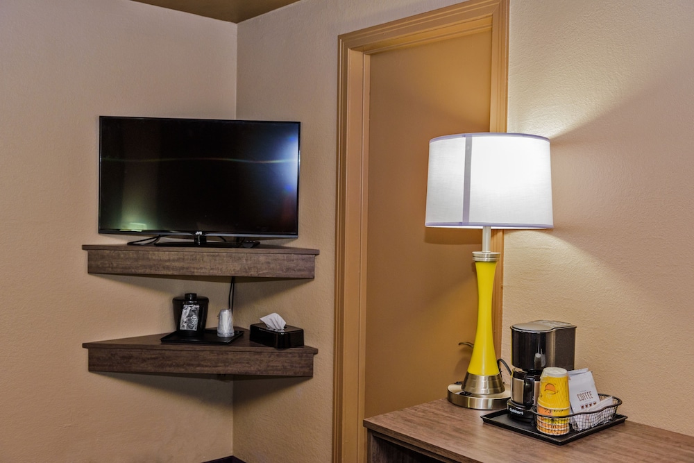 Habitación Familiar del hotel AArya By Niagara Fashion Outlets. Foto 6