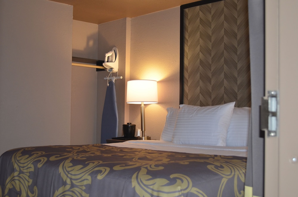 King Room - Disability Access del hotel AArya By Niagara Fashion Outlets. Foto 1
