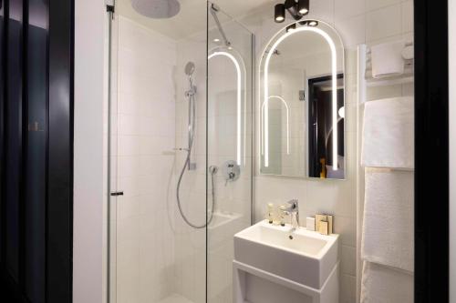 Habitación Superior Queen - No fumadores del hotel Best Western Bretagne Montparnasse. Foto 3