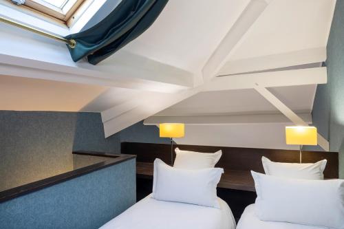 Habitación Familiar King con cama Queen del hotel Best Western Bretagne Montparnasse. Foto 4