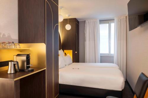 Habitación Familiar ampliada con una Cama Queen y litera - No fumadores del hotel Best Western Bretagne Montparnasse. Foto 2