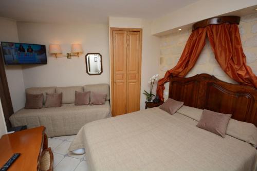 Habitación Triple Clásica del hotel Familia. Foto 4