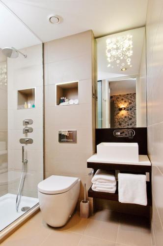 Habitación Doble Clásica del hotel The Hide London. Foto 1