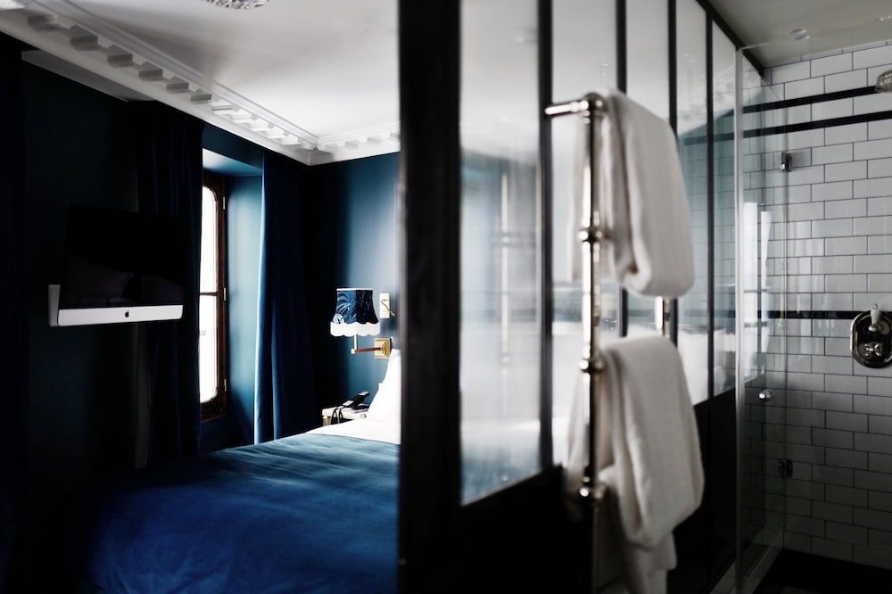 Habitación clásica, balcón del hotel Hôtel Providence. Foto 5